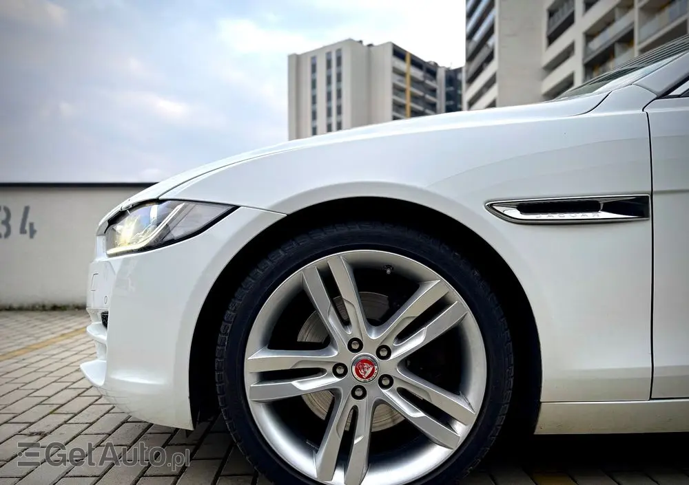 JAGUAR XE 2.0 T Pure