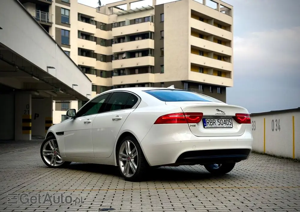 JAGUAR XE 2.0 T Pure