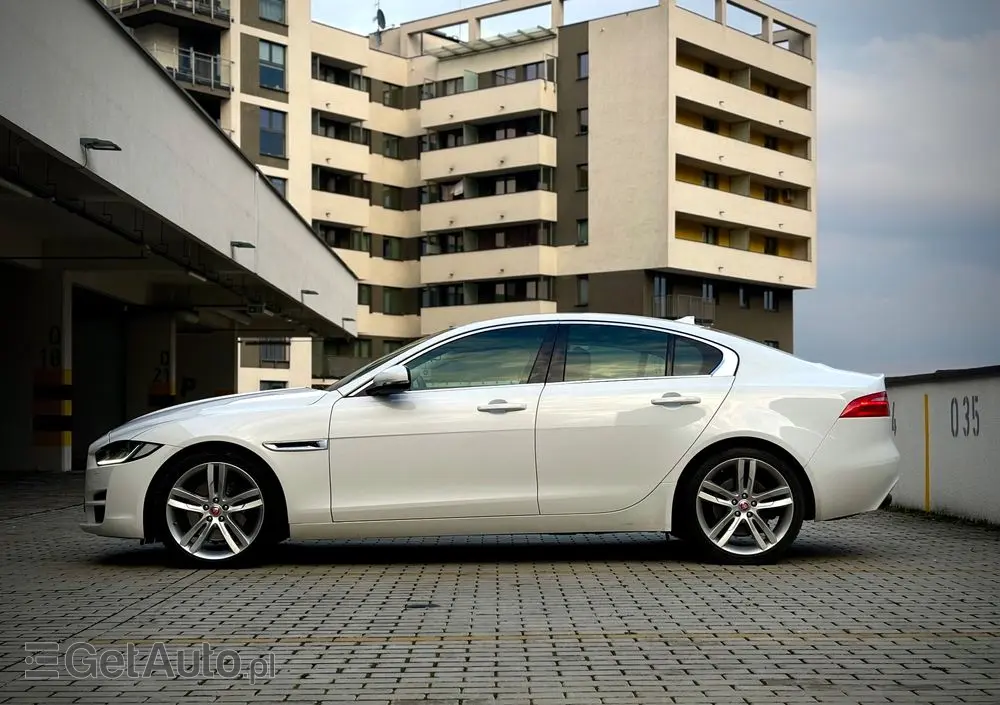 JAGUAR XE 2.0 T Pure