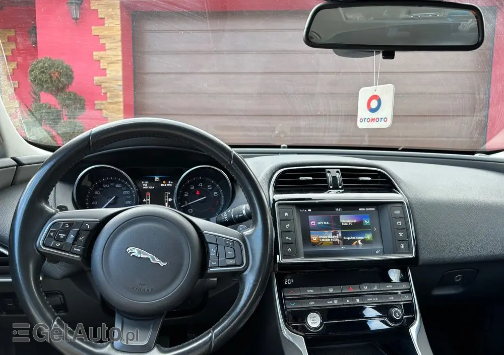 JAGUAR XE 2.0 T Pure