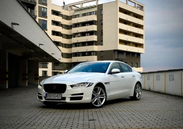 JAGUAR XE 2.0 T Pure