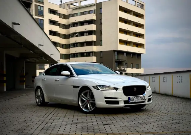 JAGUAR XE 2.0 T Pure