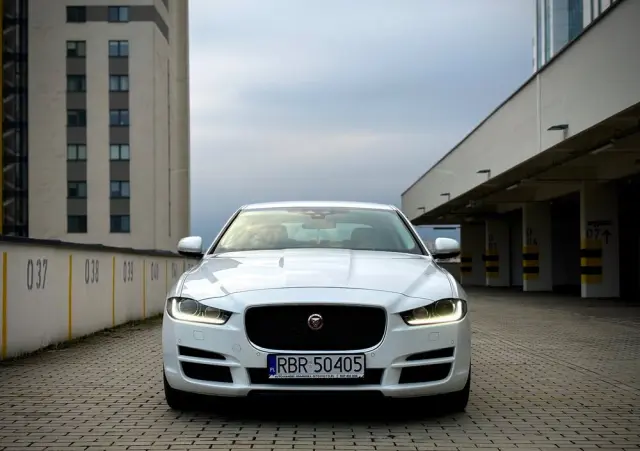 JAGUAR XE 2.0 T Pure