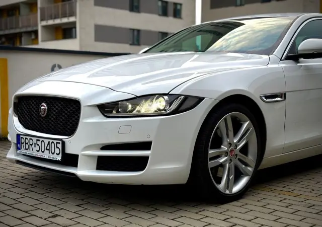 JAGUAR XE 2.0 T Pure