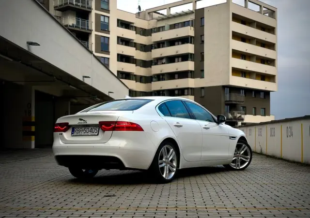JAGUAR XE 2.0 T Pure