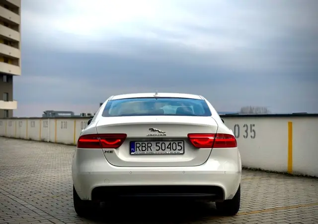 JAGUAR XE 2.0 T Pure