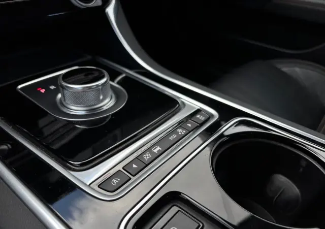 JAGUAR XE 2.0 T Pure