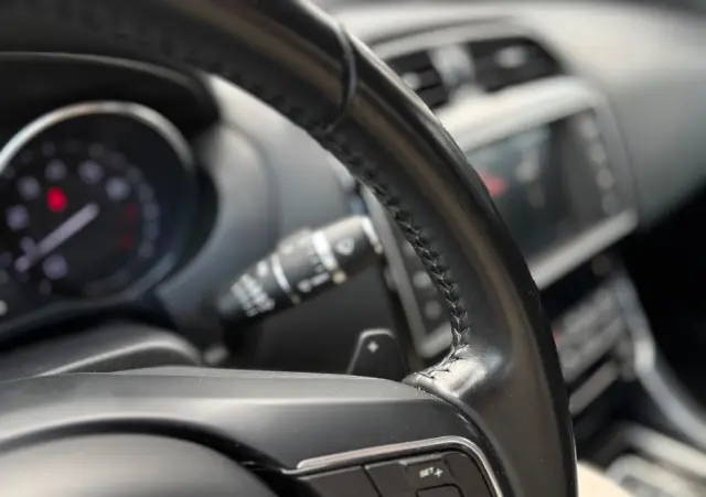 JAGUAR XE 2.0 T Pure