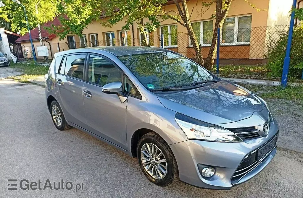 TOYOTA Verso 