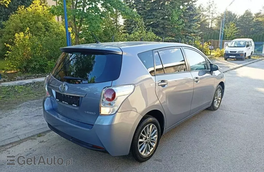 TOYOTA Verso 
