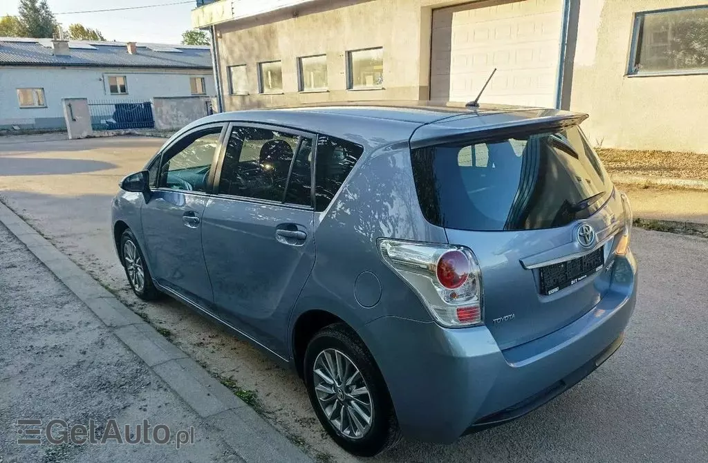 TOYOTA Verso 