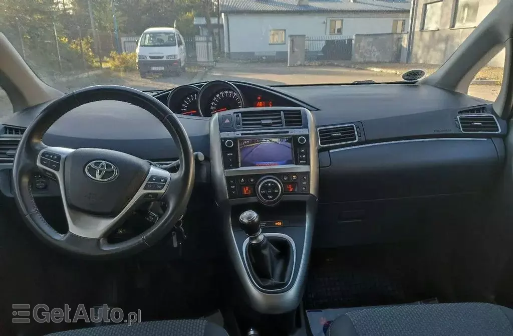 TOYOTA Verso 