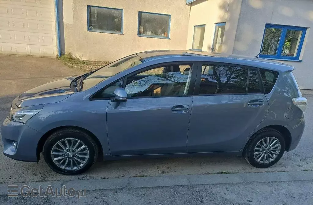 TOYOTA Verso 
