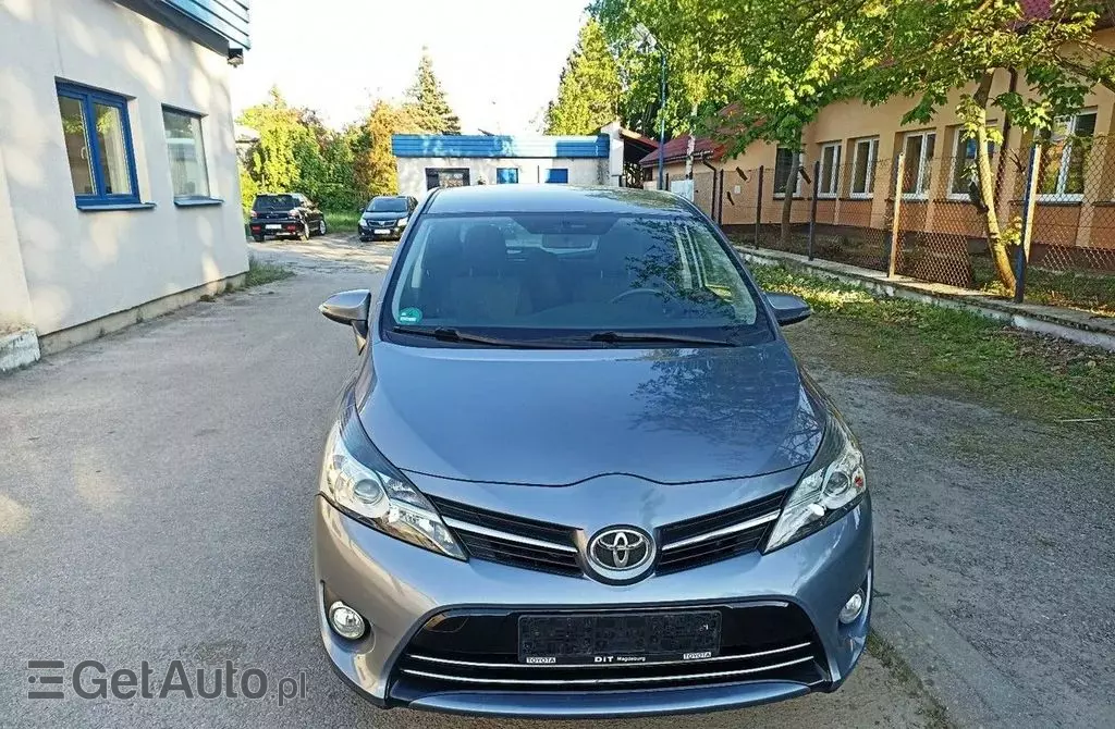 TOYOTA Verso 