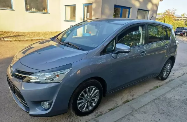TOYOTA Verso 