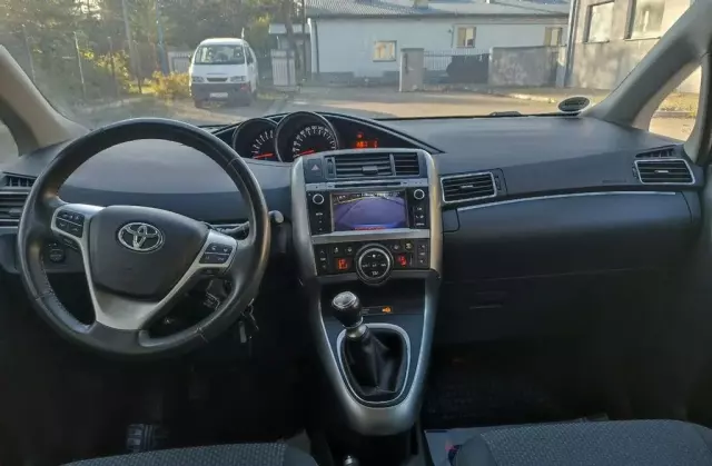 TOYOTA Verso 