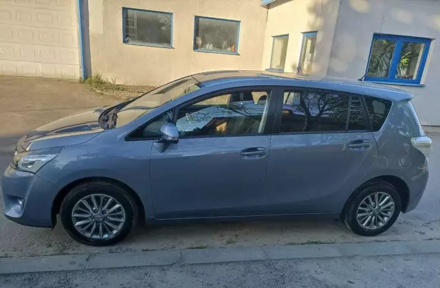 TOYOTA Verso 