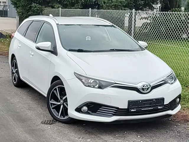 TOYOTA Auris Comfort