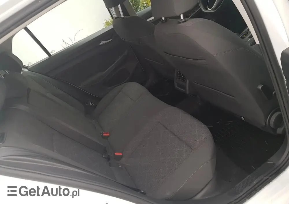 VOLKSWAGEN Golf Ver-1-5-tsi-evo-life