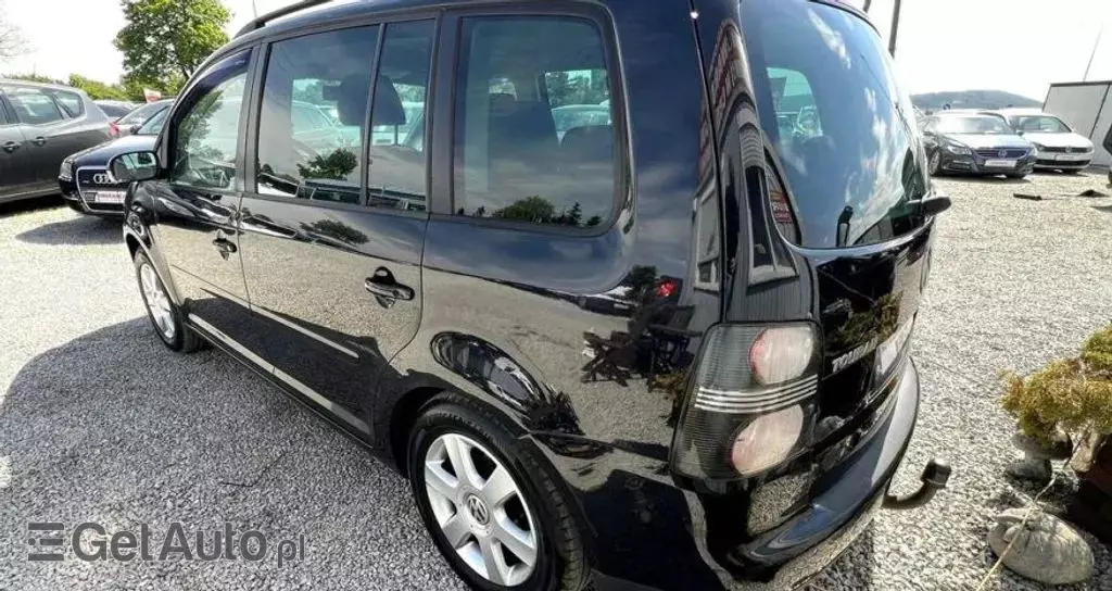 VOLKSWAGEN Touran 
