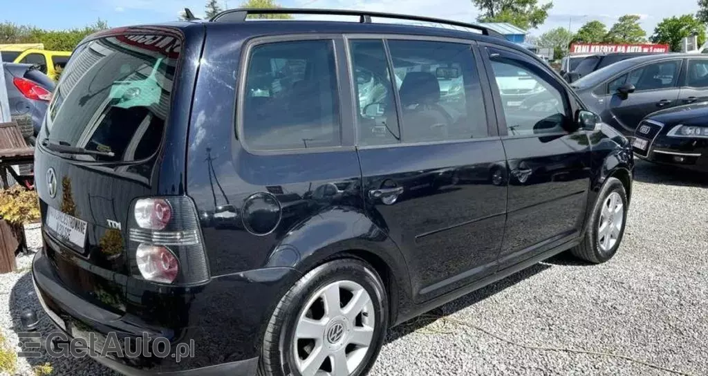 VOLKSWAGEN Touran 