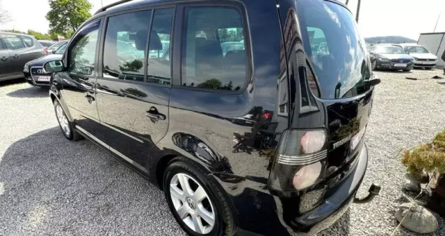 VOLKSWAGEN Touran 
