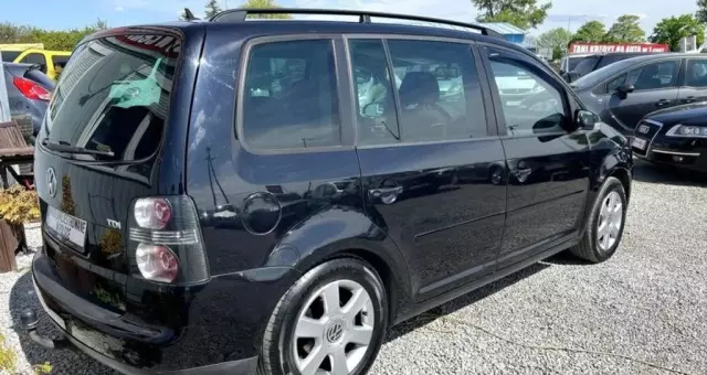 VOLKSWAGEN Touran 