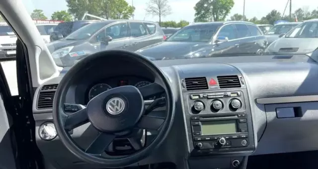 VOLKSWAGEN Touran 