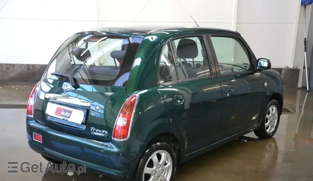 DAIHATSU Trevis 