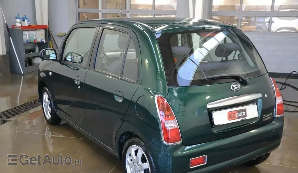 DAIHATSU Trevis 