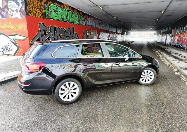 OPEL Astra 2.0 CDTI DPF Automatik Cosmo