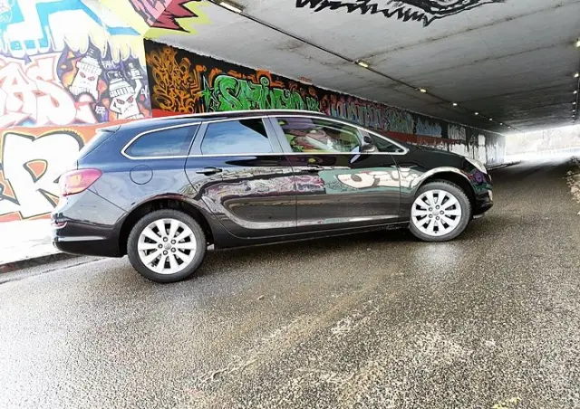OPEL Astra 2.0 CDTI DPF Automatik Cosmo