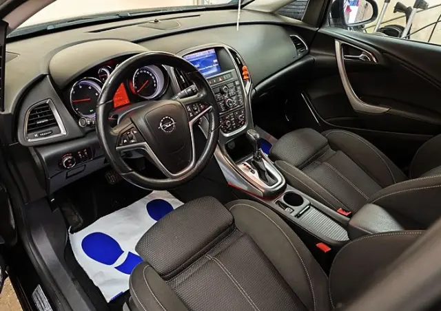 OPEL Astra 2.0 CDTI DPF Automatik Cosmo