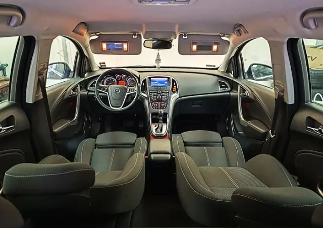 OPEL Astra 2.0 CDTI DPF Automatik Cosmo