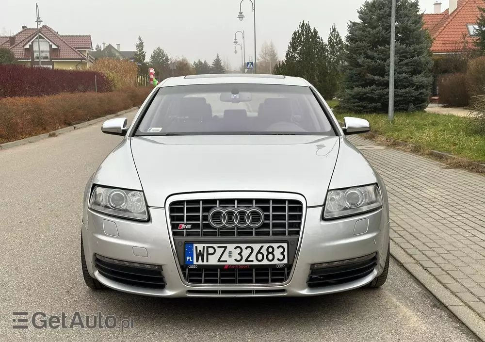 AUDI A6 Avant 4.2 quattro tiptronic
