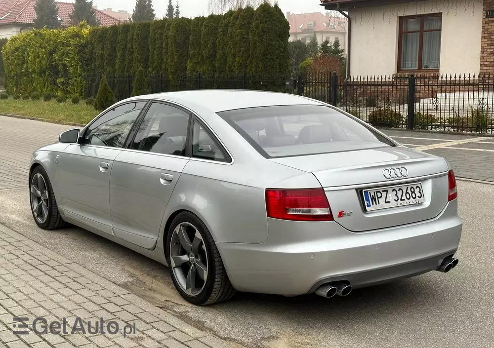 AUDI A6 Avant 4.2 quattro tiptronic
