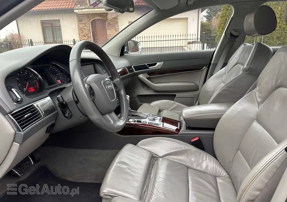 AUDI A6 Avant 4.2 quattro tiptronic