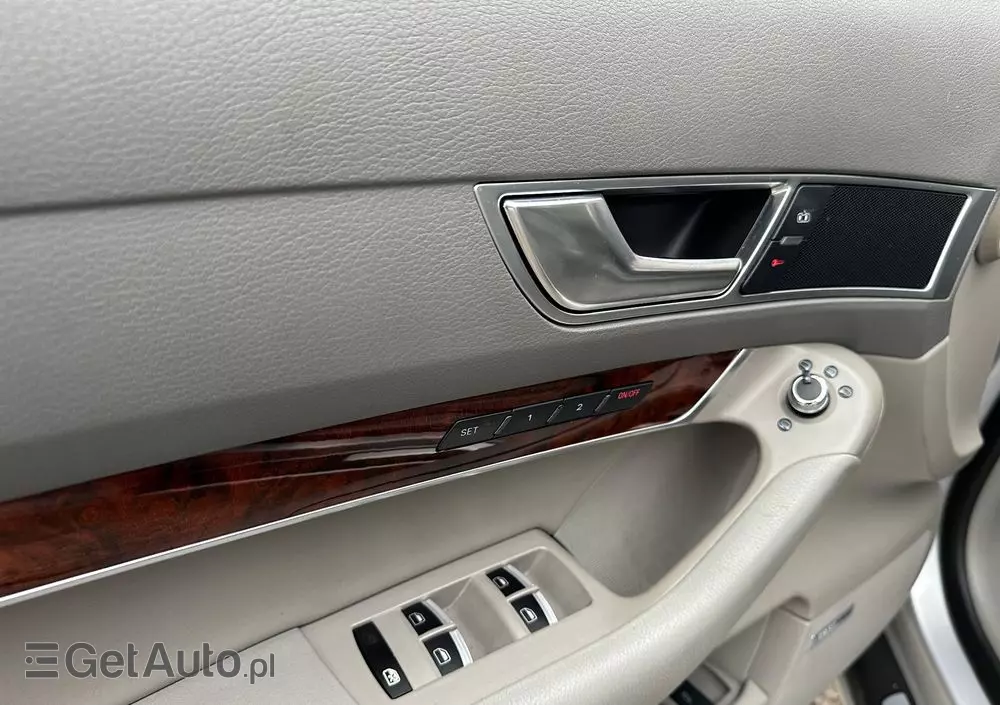 AUDI A6 Avant 4.2 quattro tiptronic