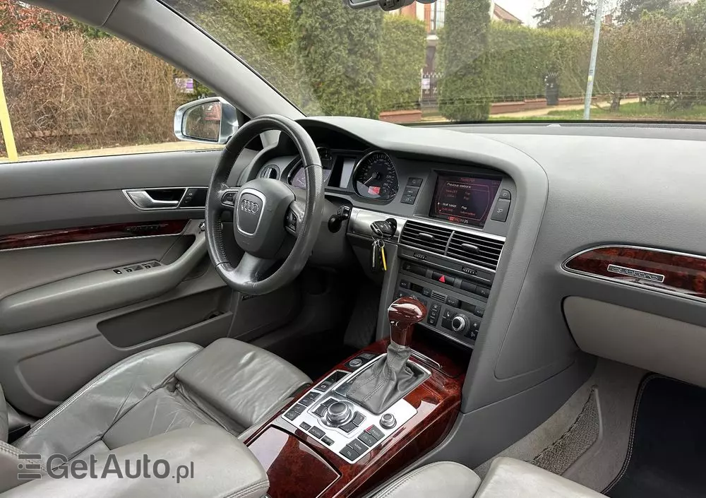 AUDI A6 Avant 4.2 quattro tiptronic