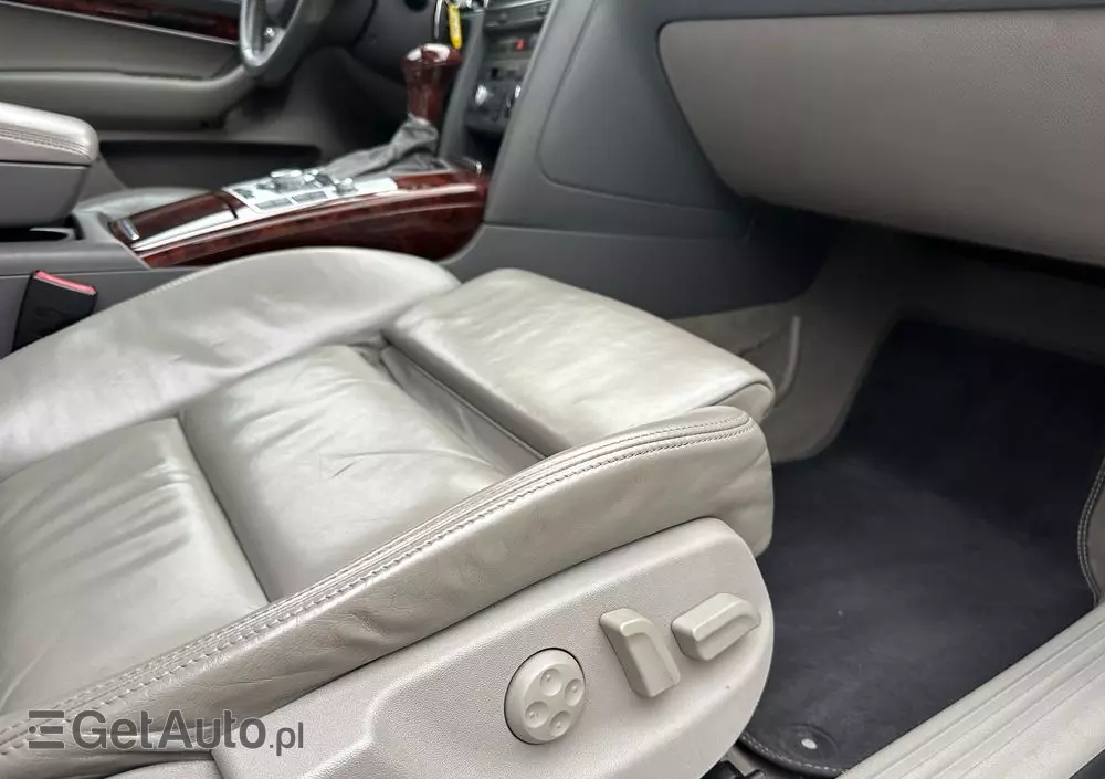 AUDI A6 Avant 4.2 quattro tiptronic