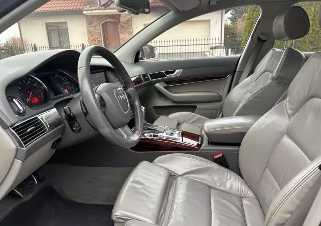 AUDI A6 Avant 4.2 quattro tiptronic