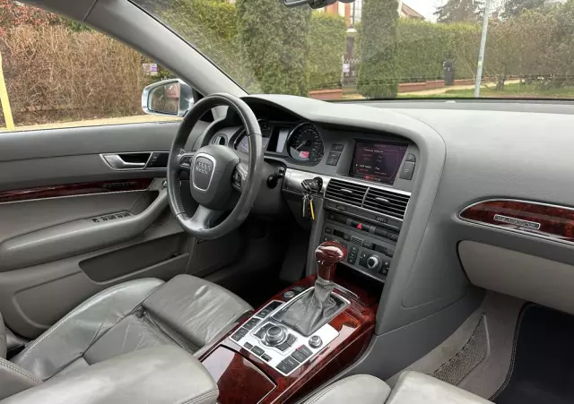 AUDI A6 Avant 4.2 quattro tiptronic