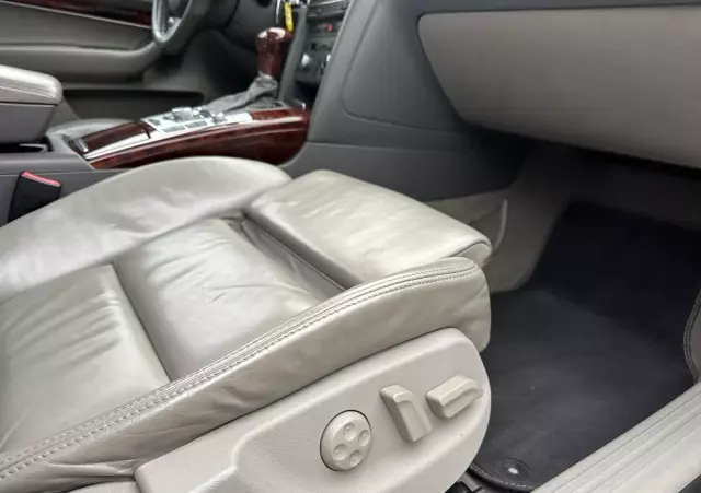 AUDI A6 Avant 4.2 quattro tiptronic