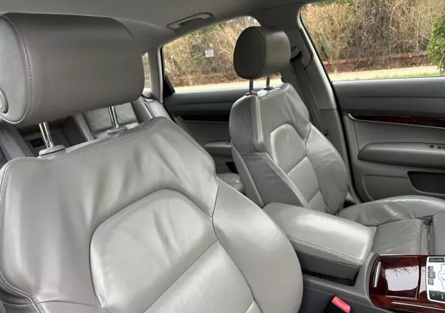 AUDI A6 Avant 4.2 quattro tiptronic