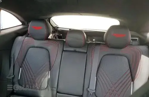 ASTON MARTIN DBX 