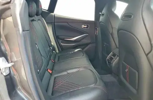 ASTON MARTIN DBX 