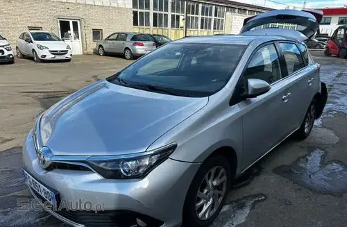 TOYOTA Auris 