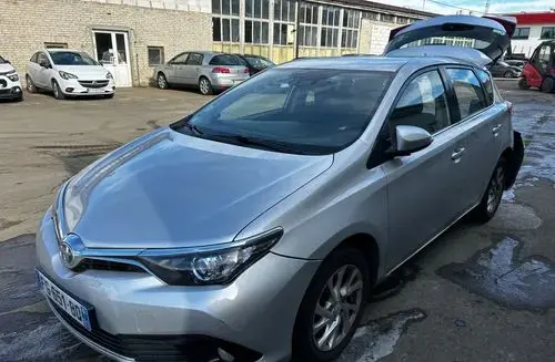 TOYOTA Auris 
