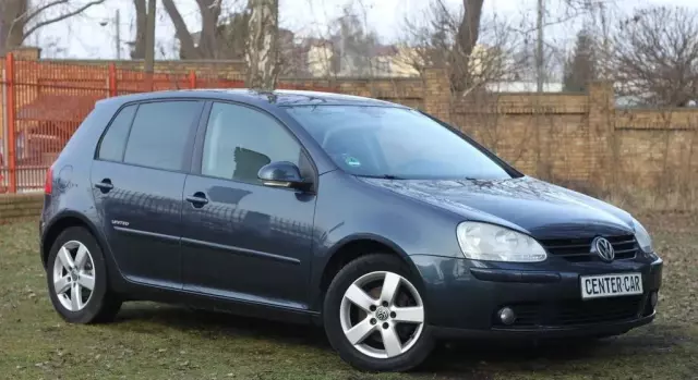 VOLKSWAGEN Golf 
