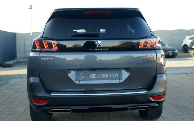 PEUGEOT 5008 